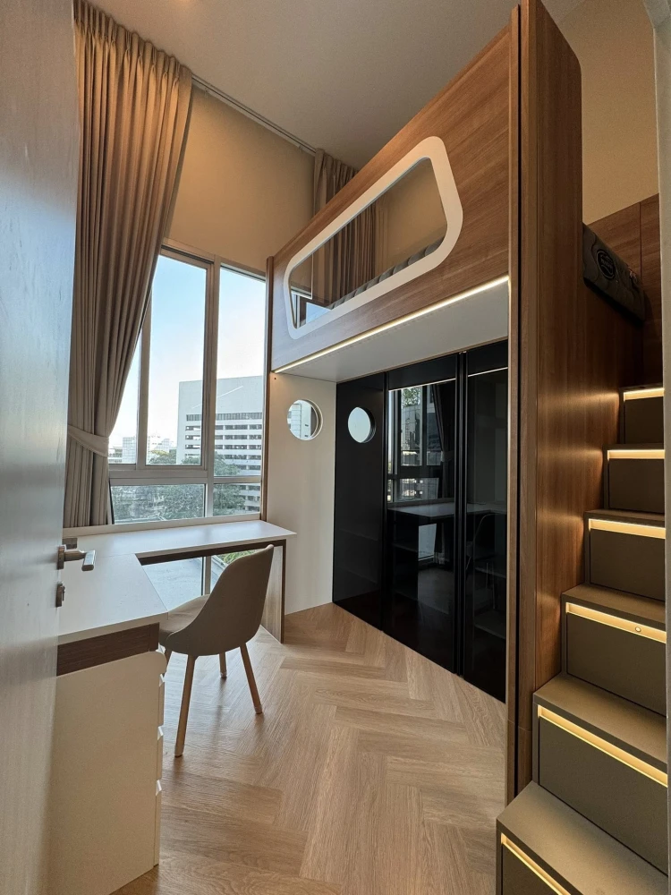 For rent: Noble Revolve Ratchada. 4-meter high ceilings, almost entirely built-in furniture, designed for practicality and comfort.