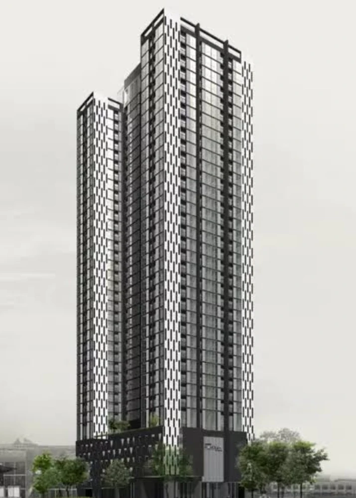 For rent: Noble Revolve, 2 bedrooms, 2 bathrooms, 53 sq m., high ceiling, cream wallpaper, built-in furniture, very worth booking.