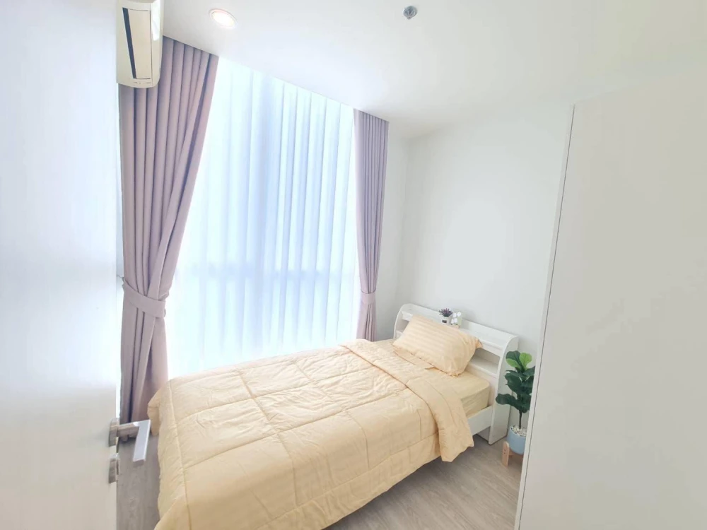 For rent: Noble Revolve Ratchada 2, fully furnished condo, ready to move in, 2 bedrooms, 2 bathrooms, lots of space in the room, hurry up and grab it!