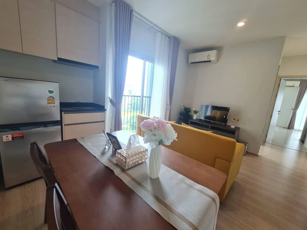 For rent: Noble Revolve Ratchada 2, fully furnished condo, ready to move in, 2 bedrooms, 2 bathrooms, lots of space in the room, hurry up and grab it!