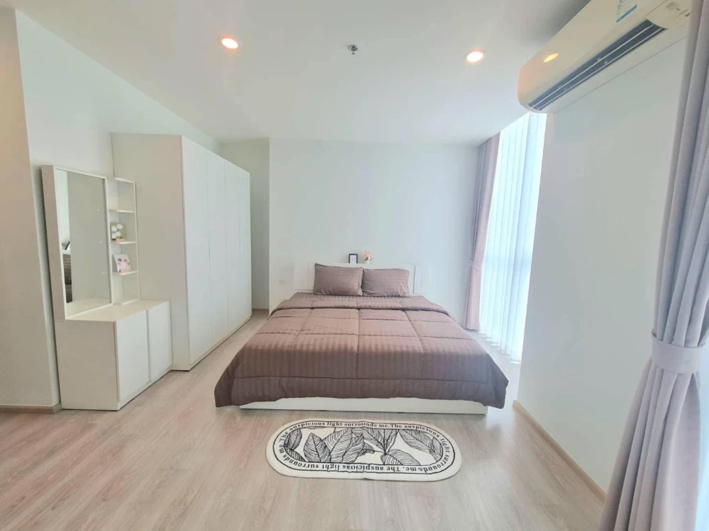 For rent: Noble Revolve Ratchada 2, fully furnished condo, ready to move in, 2 bedrooms, 2 bathrooms, lots of space in the room, hurry up and grab it!