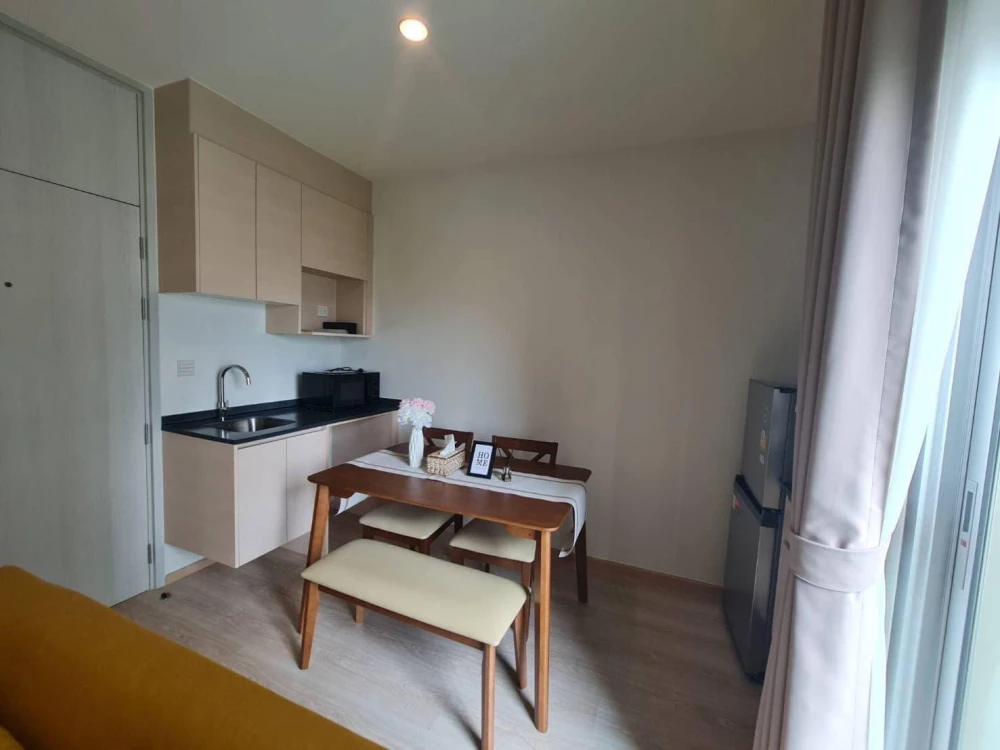 For rent: Noble Revolve Ratchada 2, fully furnished condo, ready to move in, 2 bedrooms, 2 bathrooms, lots of space in the room, hurry up and grab it!