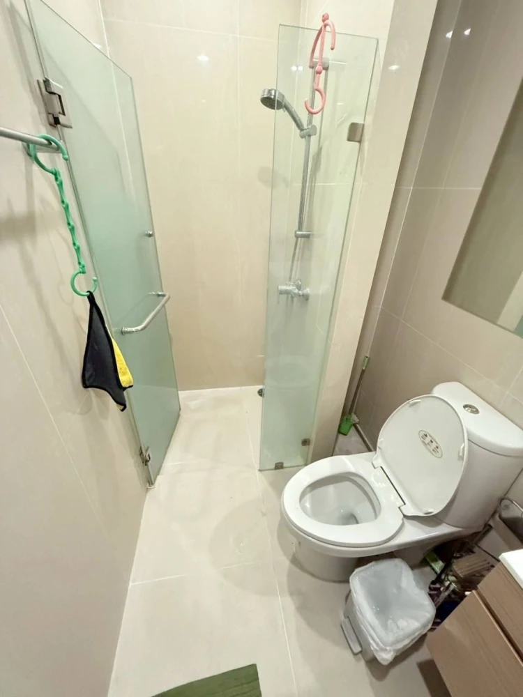 Selling Noble Revolve condo, ready to move in, fully furnished, complete amenities. Just bring your personal belongings and you can move right in!