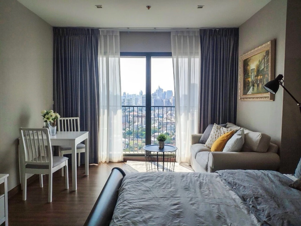Noble Solo condo for rent, 21st floor. A lovely unit, fully furnished. Book now!