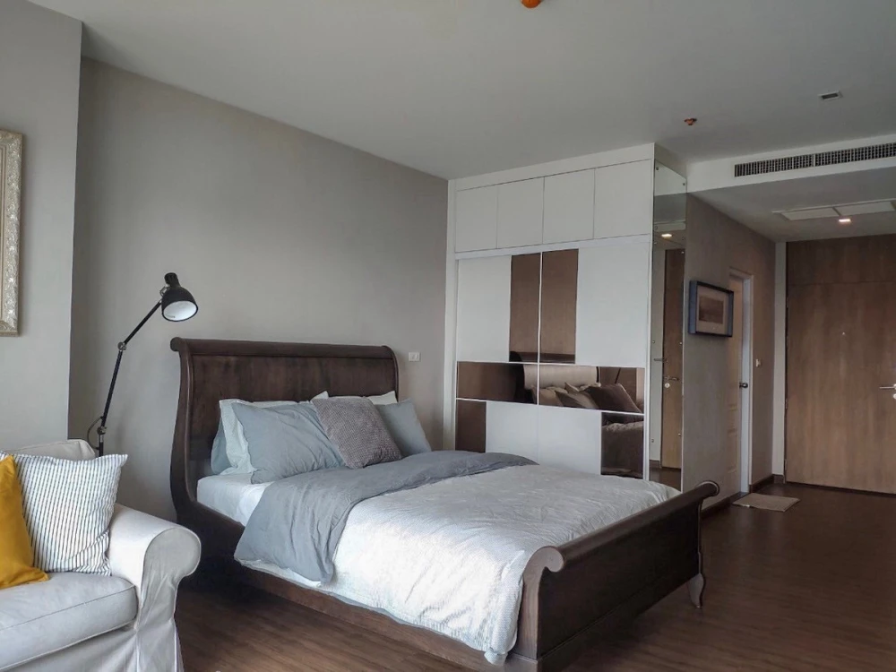 Noble Solo condo for rent, 21st floor. A lovely unit, fully furnished. Book now!