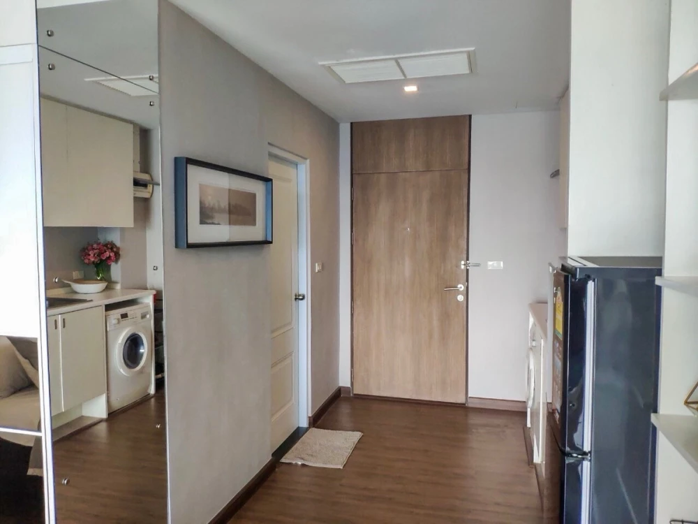 Noble Solo condo for rent, 21st floor. A lovely unit, fully furnished. Book now!