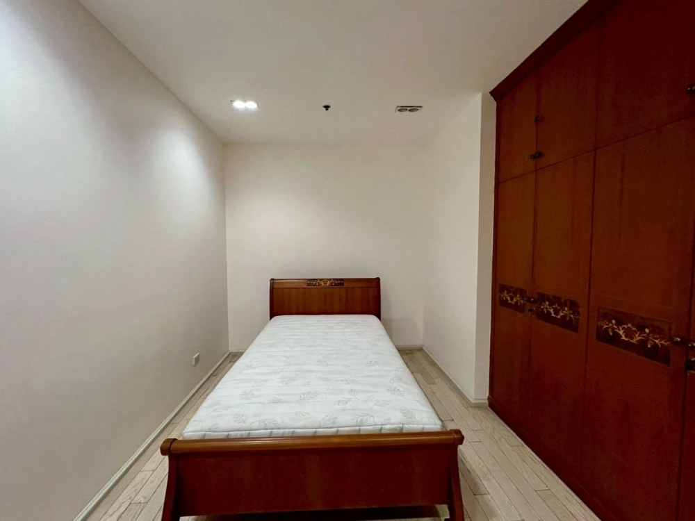 Noble Solo condo for rent, 6th floor, pool view, fully furnished. Book now! Don't miss out! Act fast!