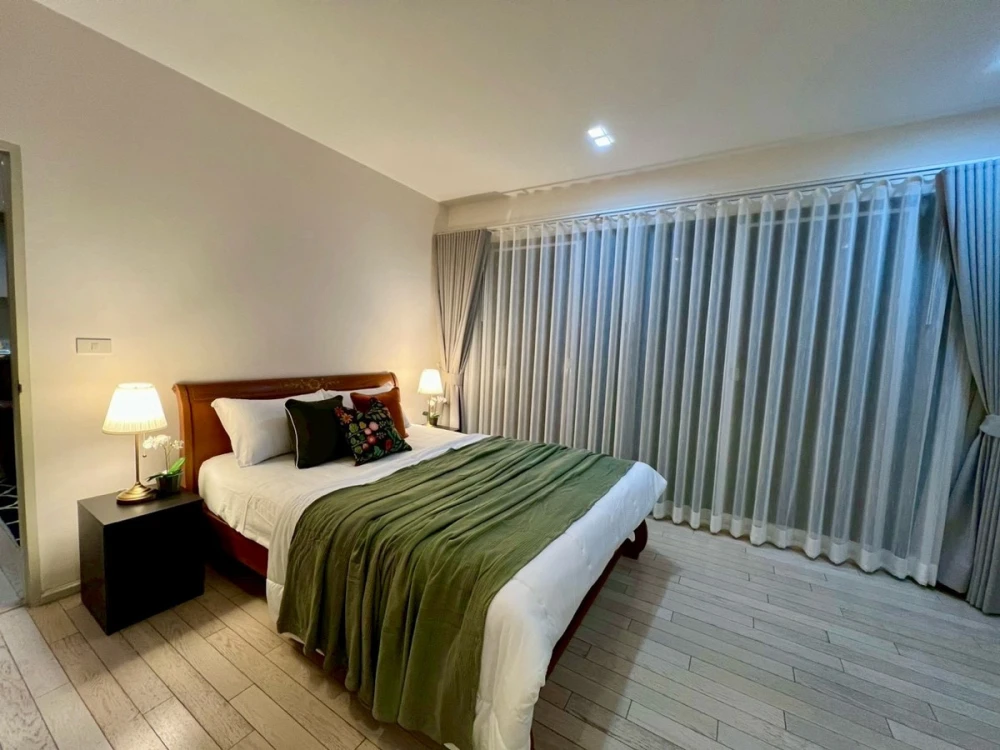 Noble Solo condo for rent, 6th floor, pool view, fully furnished. Book now! Don't miss out! Act fast!