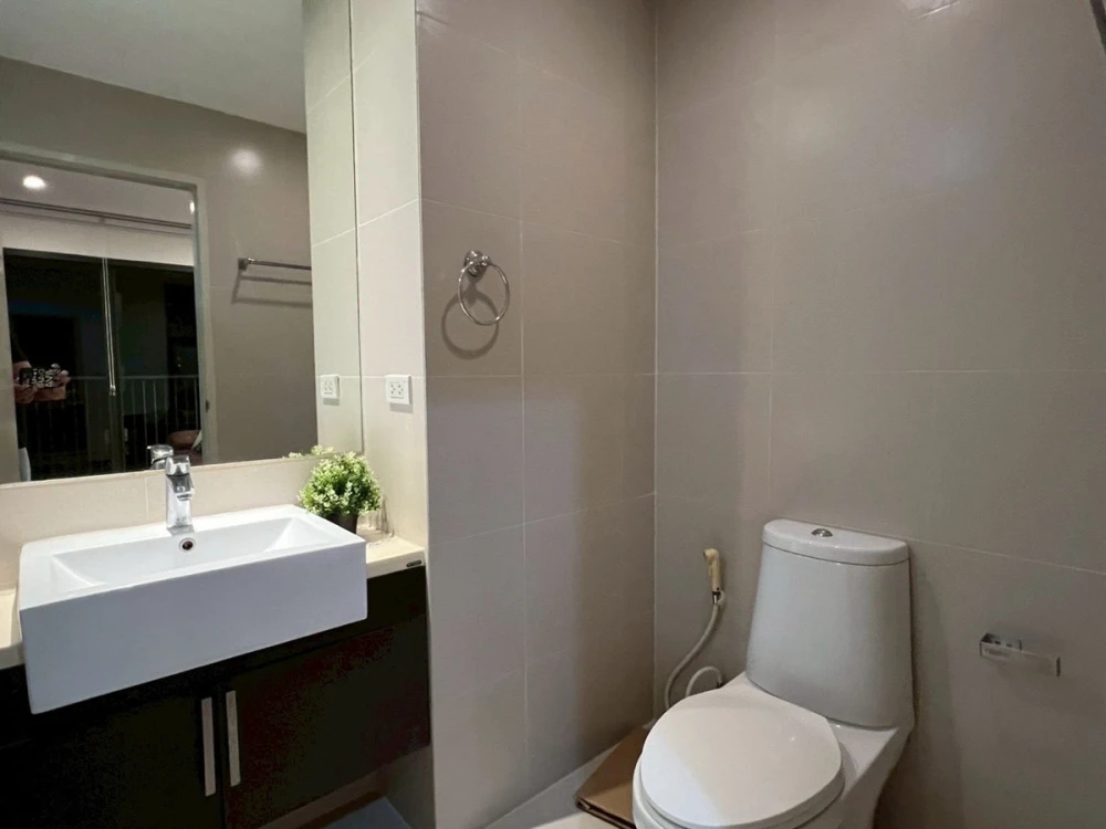 Noble Solo condo for rent, 6th floor, pool view, fully furnished. Book now! Don't miss out! Act fast!