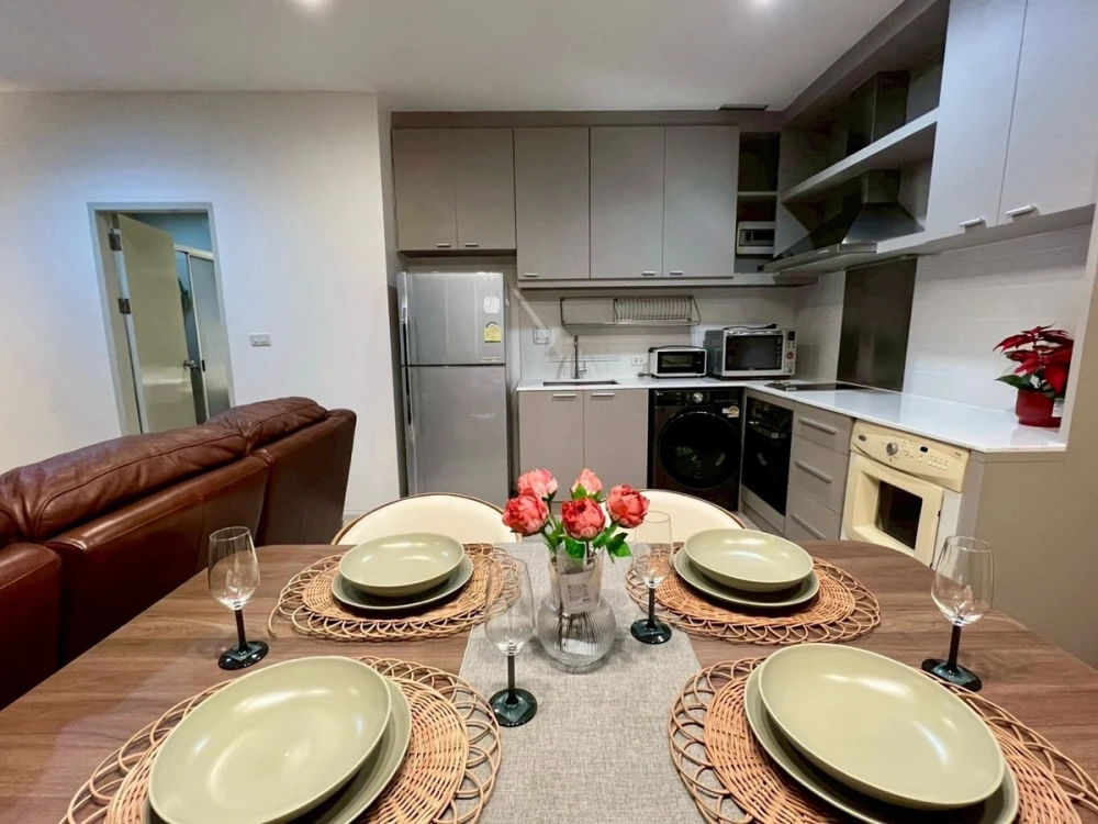 Noble Solo condo for rent, 6th floor, pool view, fully furnished. Book now! Don't miss out! Act fast!