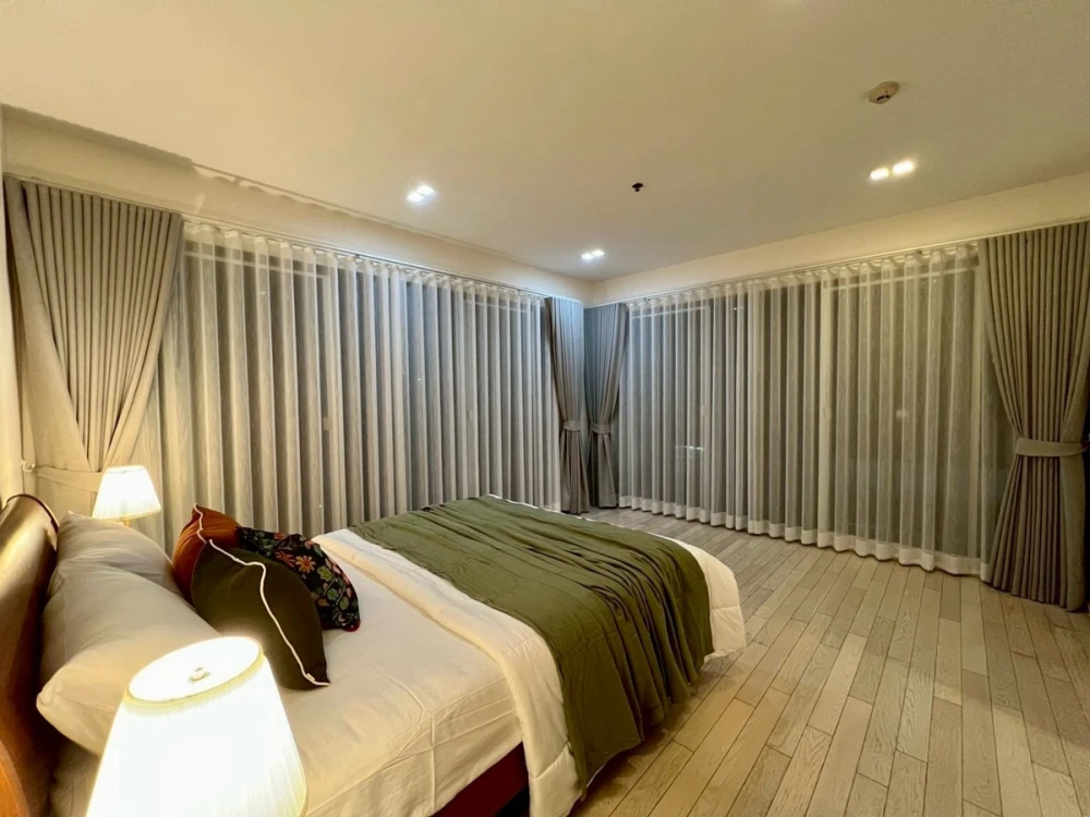 Noble Solo condo for rent, 6th floor, pool view, fully furnished. Book now! Don't miss out! Act fast!