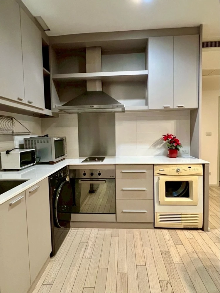 Noble Solo condo for rent, 6th floor, pool view, fully furnished. Book now! Don't miss out! Act fast!