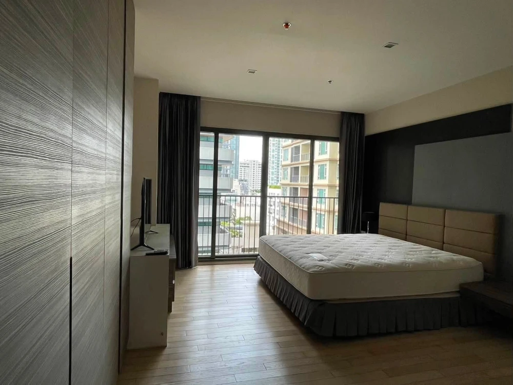 Noble Solo condo for rent. Cool unit, pool and common area view, fully furnished. Reservation required. images