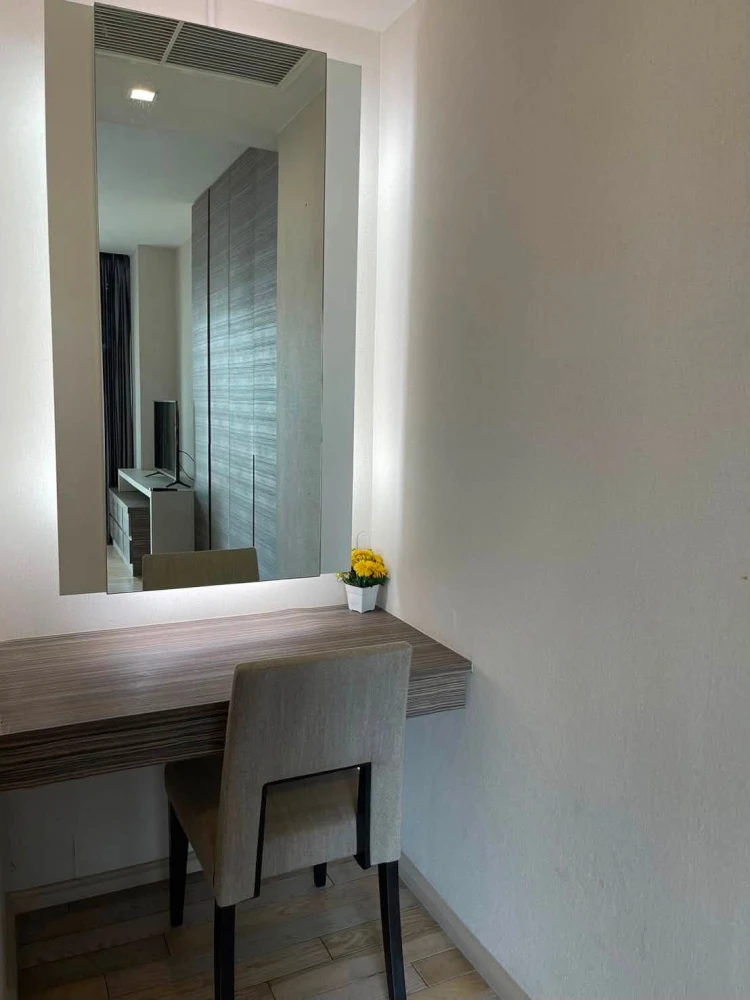 Noble Solo condo for rent. Cool unit, pool and common area view, fully furnished. Reservation required.
