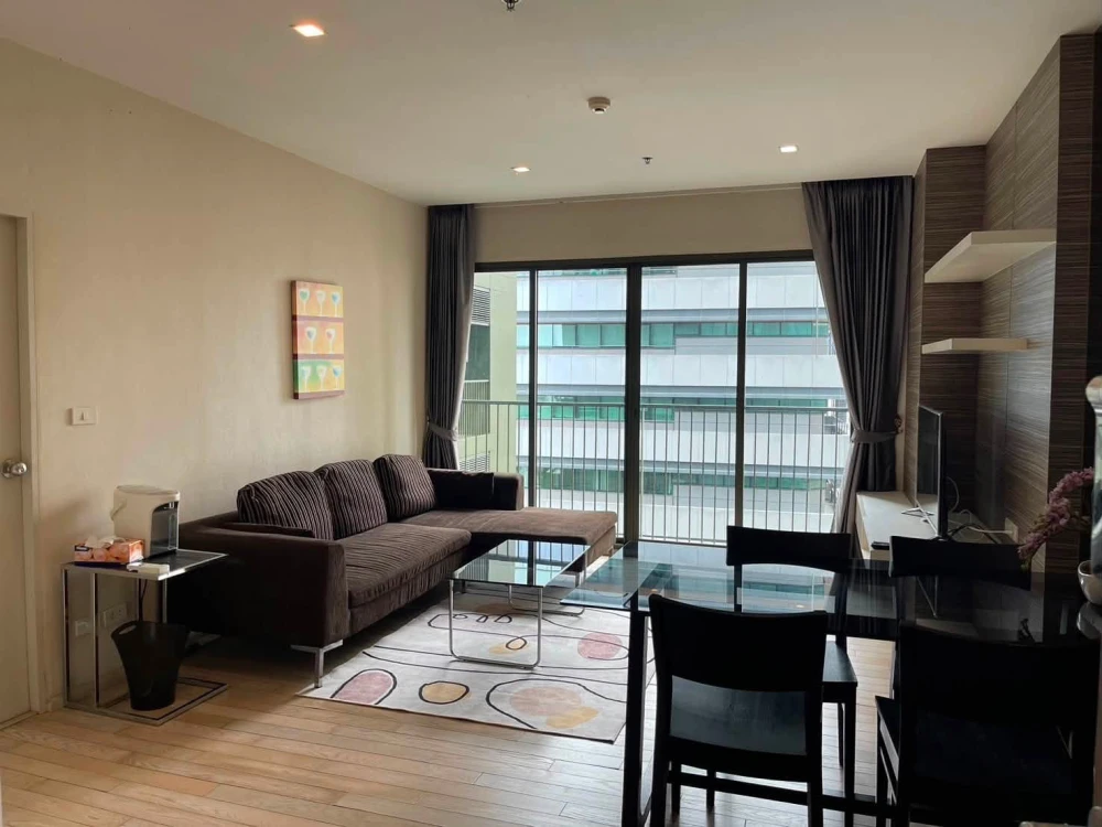 Noble Solo condo for rent. Cool unit, pool and common area view, fully furnished. Reservation required.
