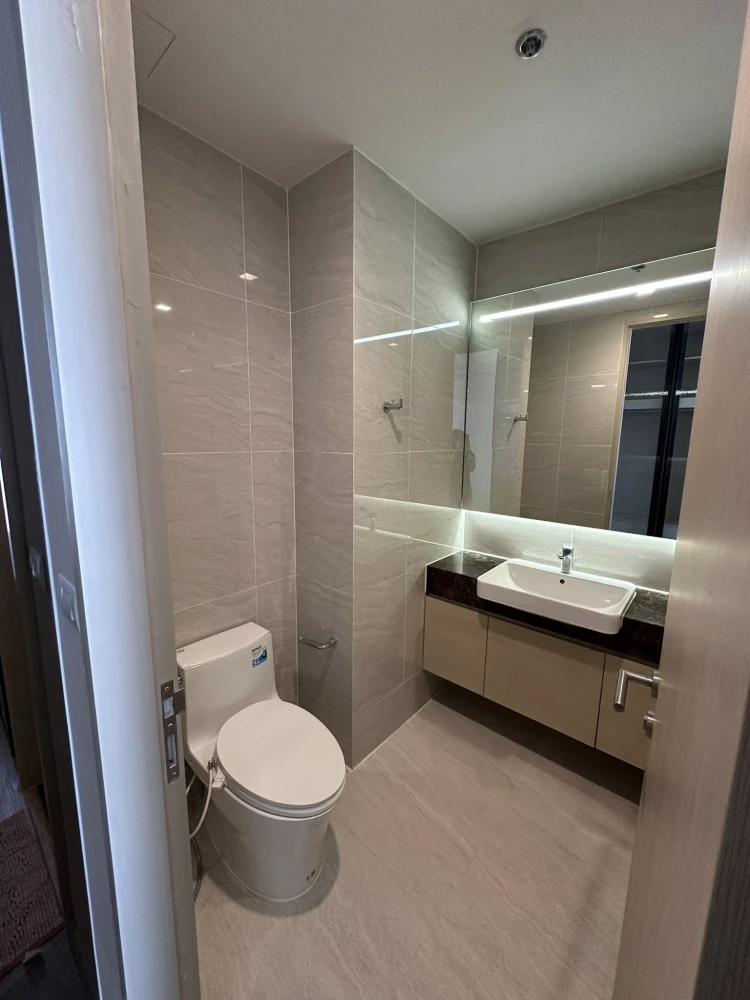 For rent sell: Noble State 39, 2 bedrooms, fully furnished with high-quality built-in furniture, beautiful unblocked views. Don't miss out!