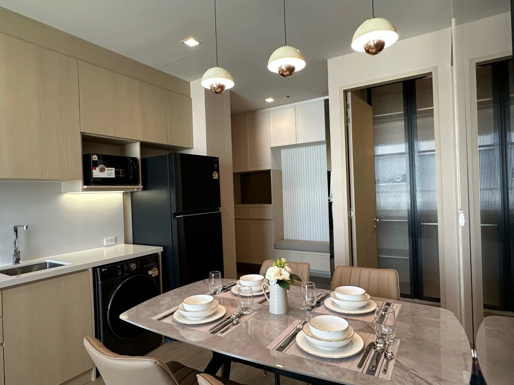 For rent sell: Noble State 39, 2 bedrooms, fully furnished with high-quality built-in furniture, beautiful unblocked views. Don't miss out!