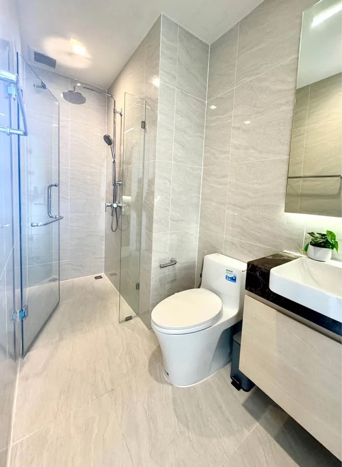 For rent: Noble State 39, a modern and cozy 2-bedroom condo with unobstructed city views. Ready to move in.