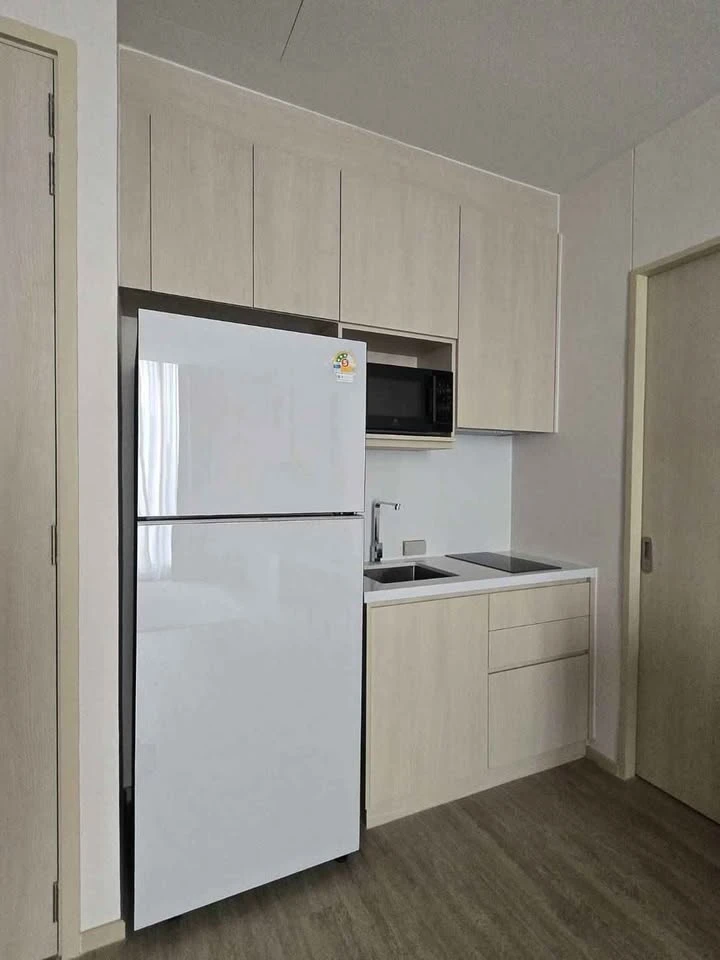 For rent: Noble State 39, 27th floor, very high, great breeze, lots of space, definitely comfortable, you can't miss out on booking.
