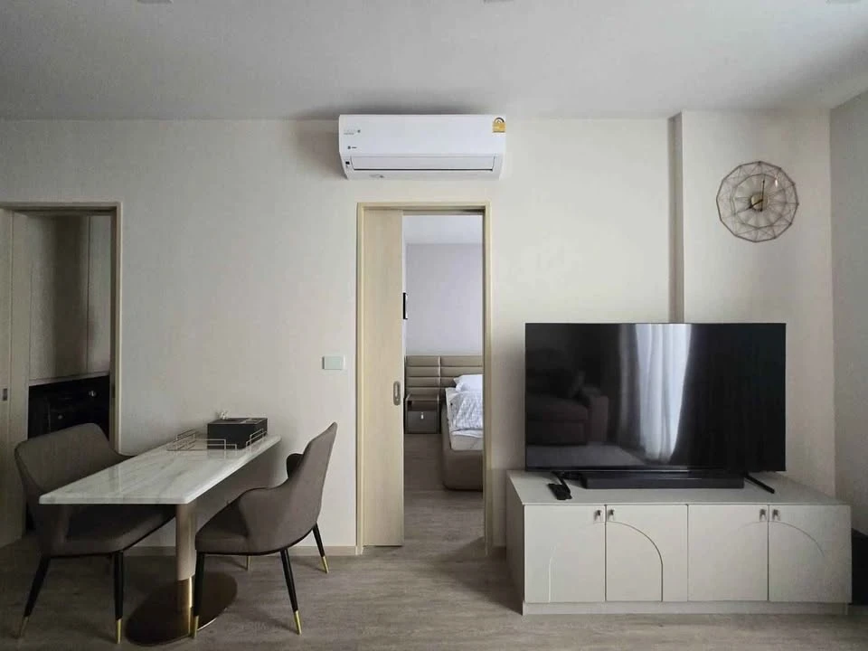 For rent: Noble State 39, 27th floor, very high, great breeze, lots of space, definitely comfortable, you can't miss out on booking.