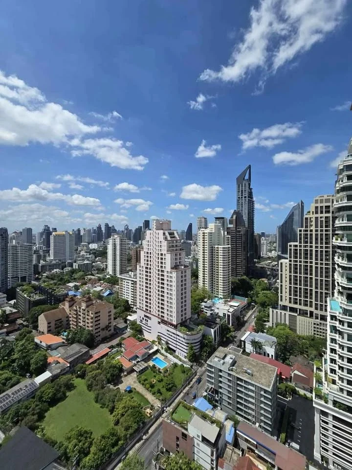 For rent: Noble State 39, 27th floor, very high, great breeze, lots of space, definitely comfortable, you can't miss out on booking.