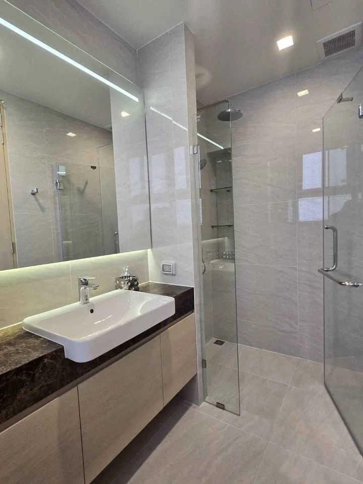 For rent: Noble State 39, 27th floor, very high, great breeze, lots of space, definitely comfortable, you can't miss out on booking.