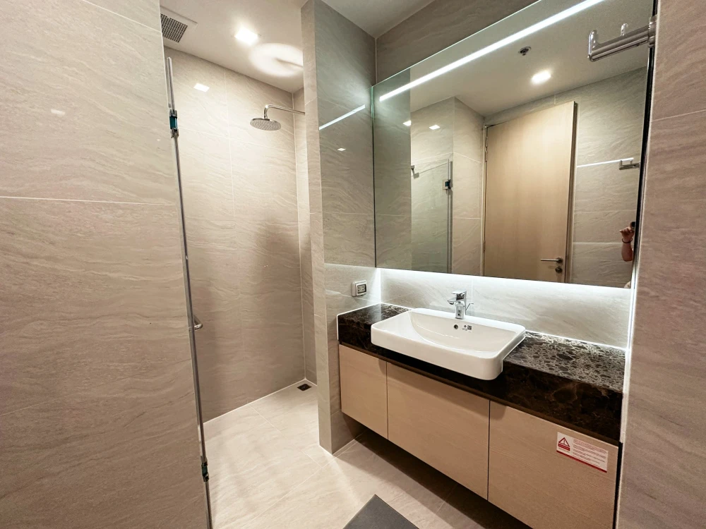 Noble State 39 for rent, spacious room, lots of usable space, decorated in a cool tone, good location, beautiful view, reserve now.