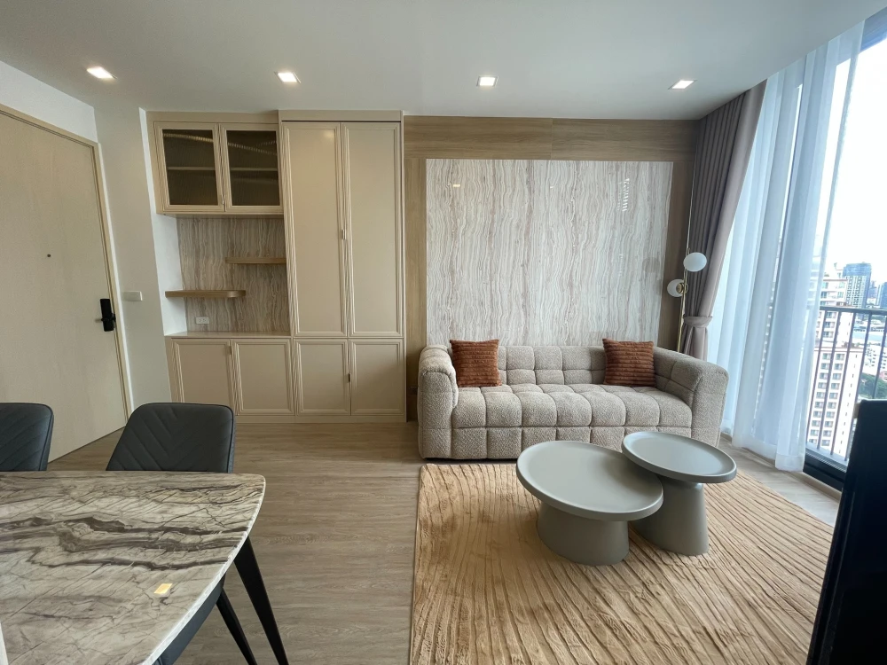 Noble State 39 for rent, high floor, ready to move in, built-in furniture inside the room, hurry and reserve now!!!