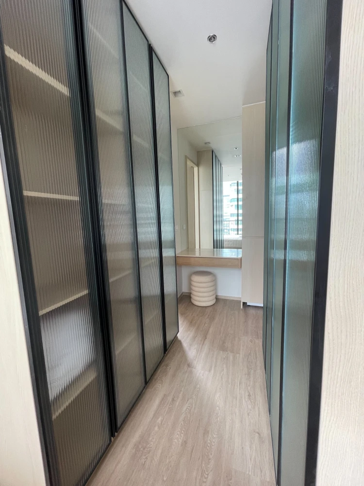 Noble State 39 for rent, high floor, ready to move in, built-in furniture inside the room, hurry and reserve now!!!