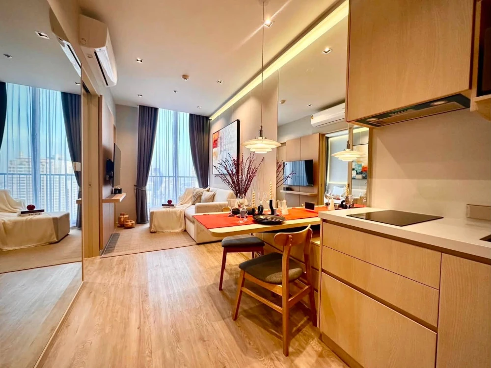 For rent: Noble State 39, very high floor, beautiful unblocked view, stylish and well-decorated, a must-have!