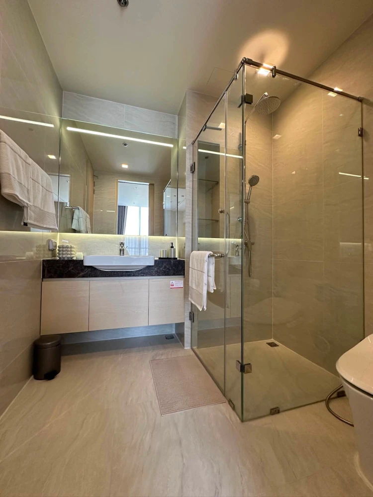 For rent: Noble State 39, very high floor, beautiful unblocked view, stylish and well-decorated, a must-have!