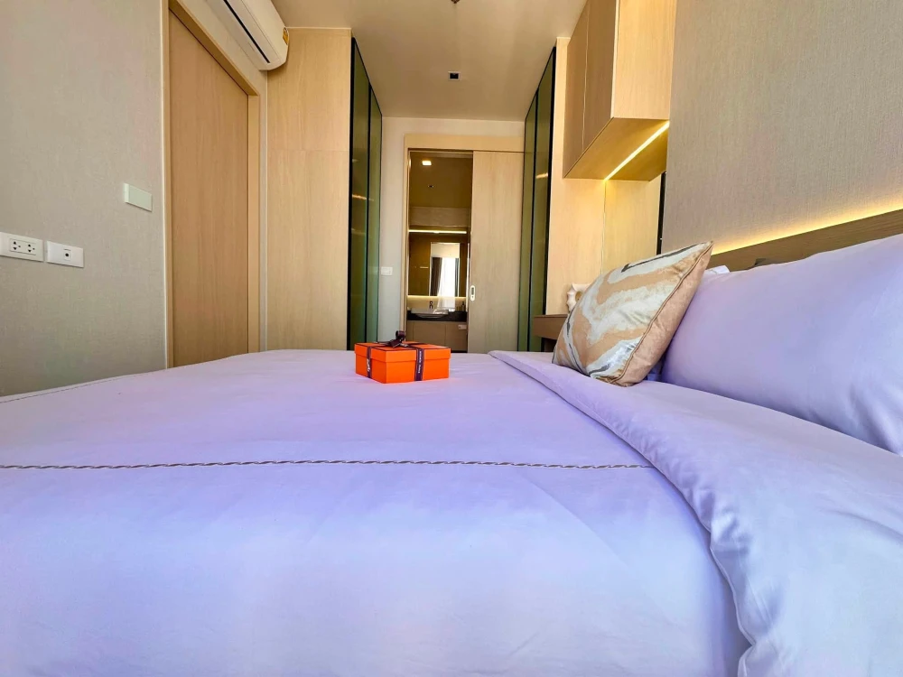 For rent: Noble State 39, very high floor, beautiful unblocked view, stylish and well-decorated, a must-have!