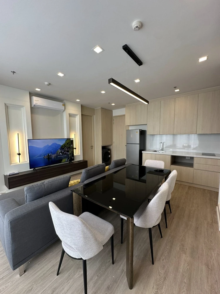 Noble State 39 for rent, beautifully decorated room, fully furnished, complete with electrical appliances, just bring your own luggage and move in. Do