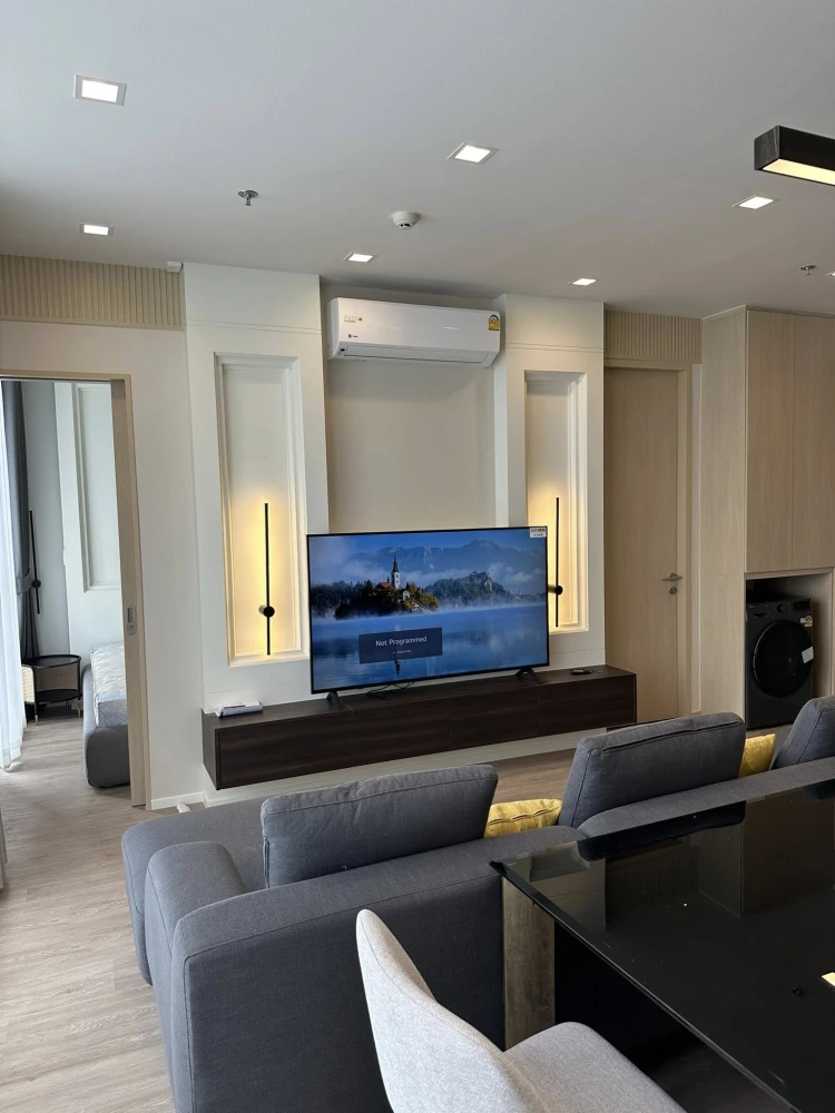 Noble State 39 for rent, beautifully decorated room, fully furnished, complete with electrical appliances, just bring your own luggage and move in. Do