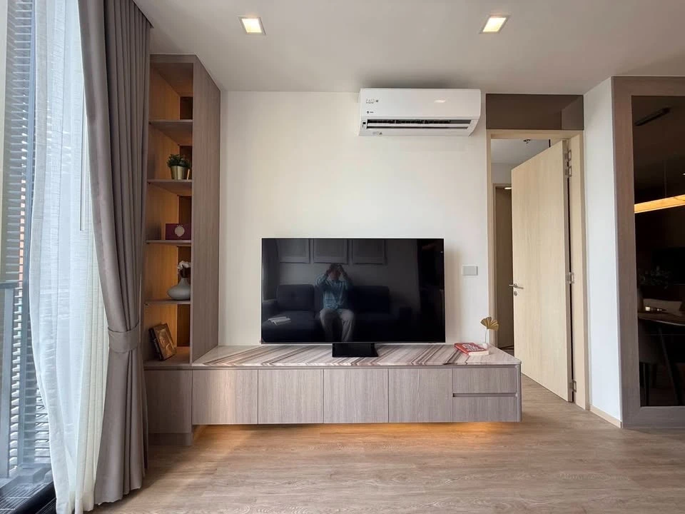 For rent: Noble State 39. Luxurious living in the heart of Sukhumvit. High floor unit with beautiful views and plenty of natural light. Move in now, d