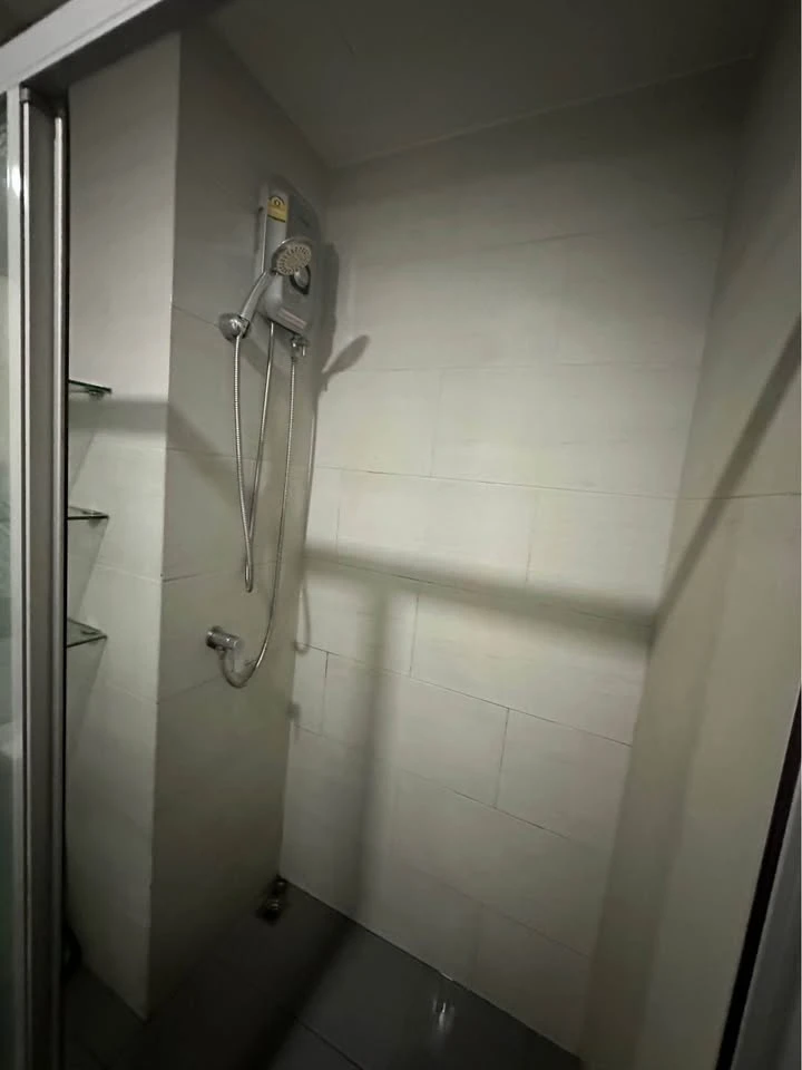For rent: Notting Hill Leamchabang, 1 bedroom, 1 bathroom, 16th floor, good location, convenient transportation, don't miss it.