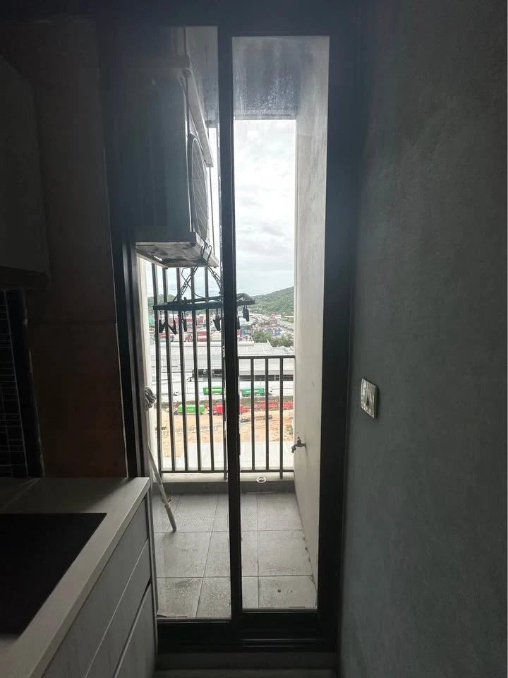 For rent: Notting Hill Leamchabang, 1 bedroom, 1 bathroom, 16th floor, good location, convenient transportation, don't miss it.