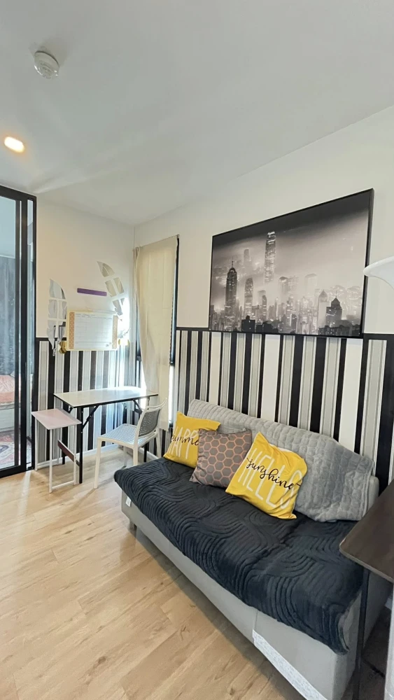 For rent: Notting Hill Leamchabang. Spacious room with ample living space, fully furnished, and beautiful views. Don't miss out!
