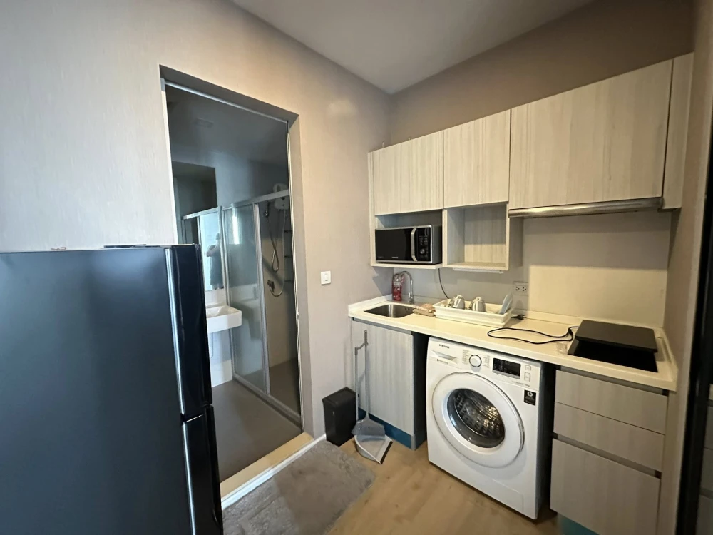 For rent: Notting Hill Leamchabang, high floor unit, fully furnished with all amenities. Book now!