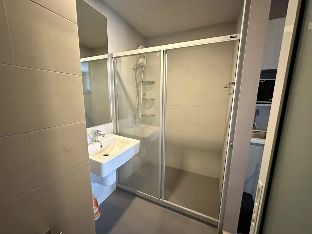 For rent: Notting Hill Leamchabang, high floor unit, fully furnished with all amenities. Book now!