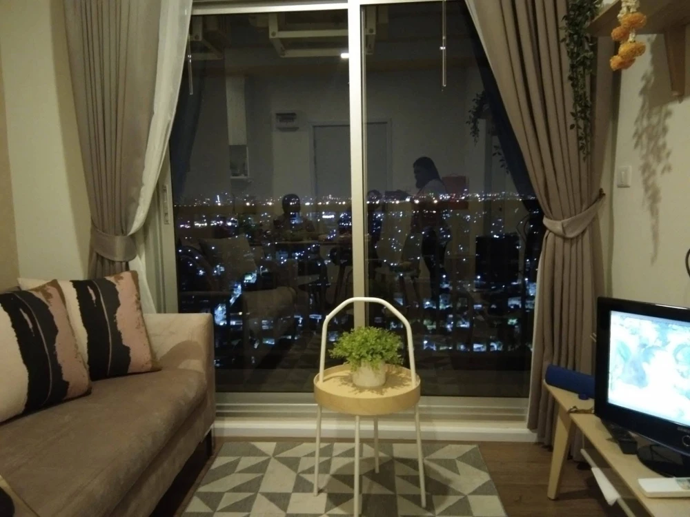 For rent: Notting Hill Sukhumvit – Praksa, 2 bedrooms, spacious living area, fully furnished. Book now!