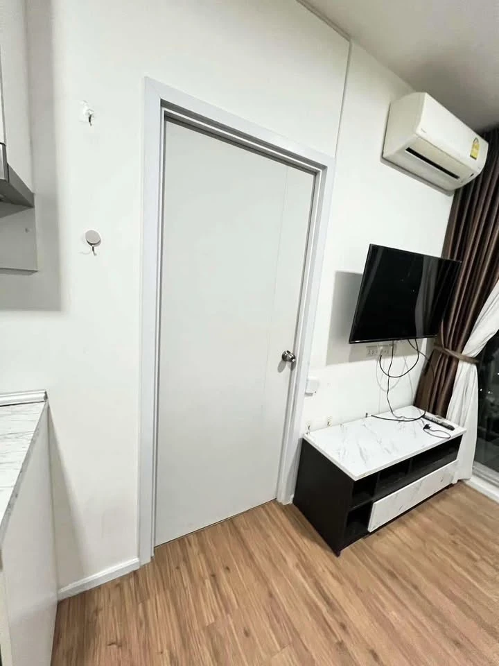 For rent: Notting Hill Sukhumvit – Praksa, ready-to-move-in unit on the 28th floor with stunning views. Amazing price! Book now, don't miss out!
