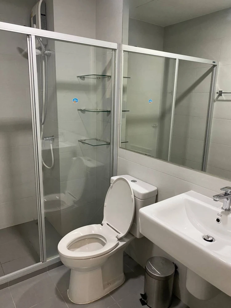 For rent: Notting Hill Laem Chabang-Sriracha. Room on the 8th floor, not next to the elevator, not next to the garbage room. Fully furnished. Hurry an