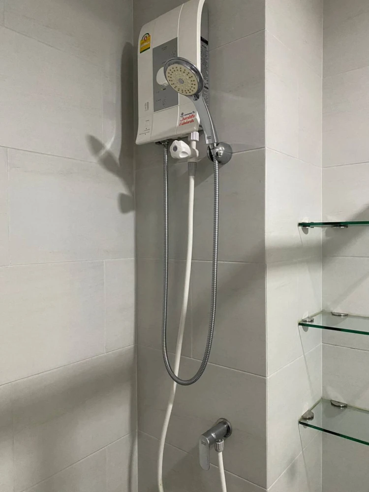 For rent: Notting Hill Laem Chabang-Sriracha. Room on the 8th floor, not next to the elevator, not next to the garbage room. Fully furnished. Hurry an