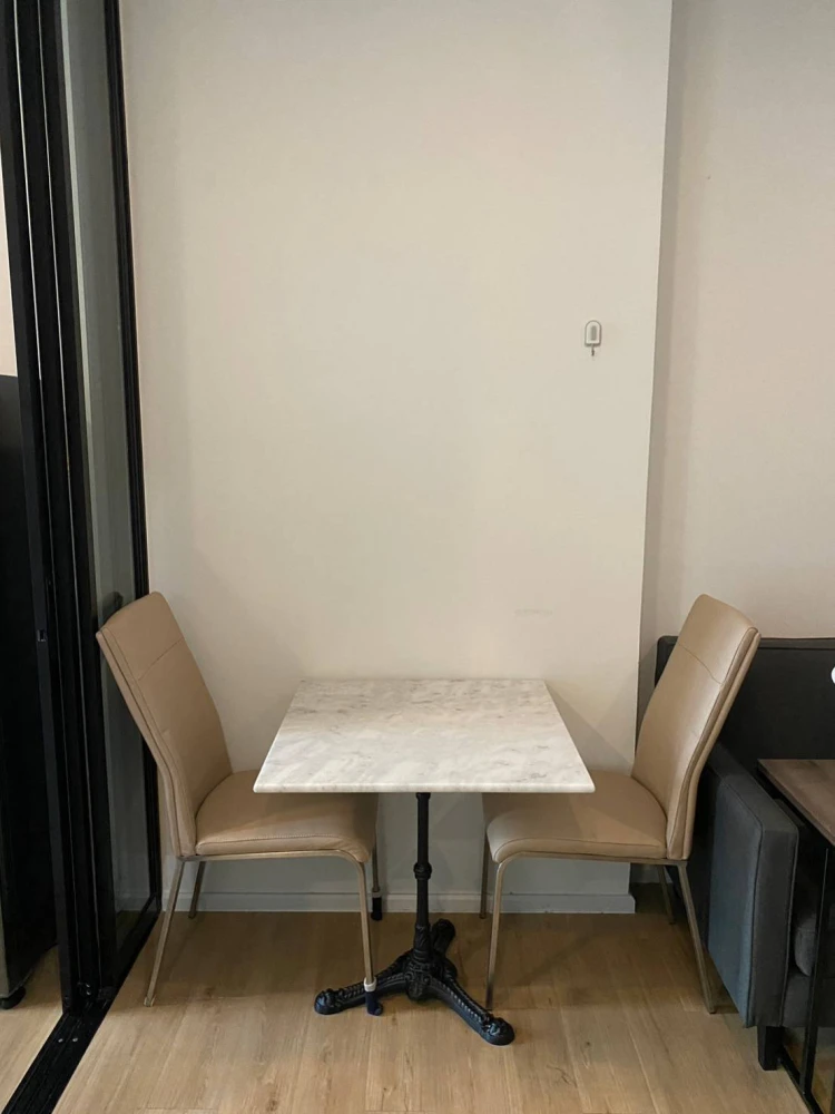 For rent: Notting Hill Laem Chabang-Sriracha. Room on the 8th floor, not next to the elevator, not next to the garbage room. Fully furnished. Hurry an