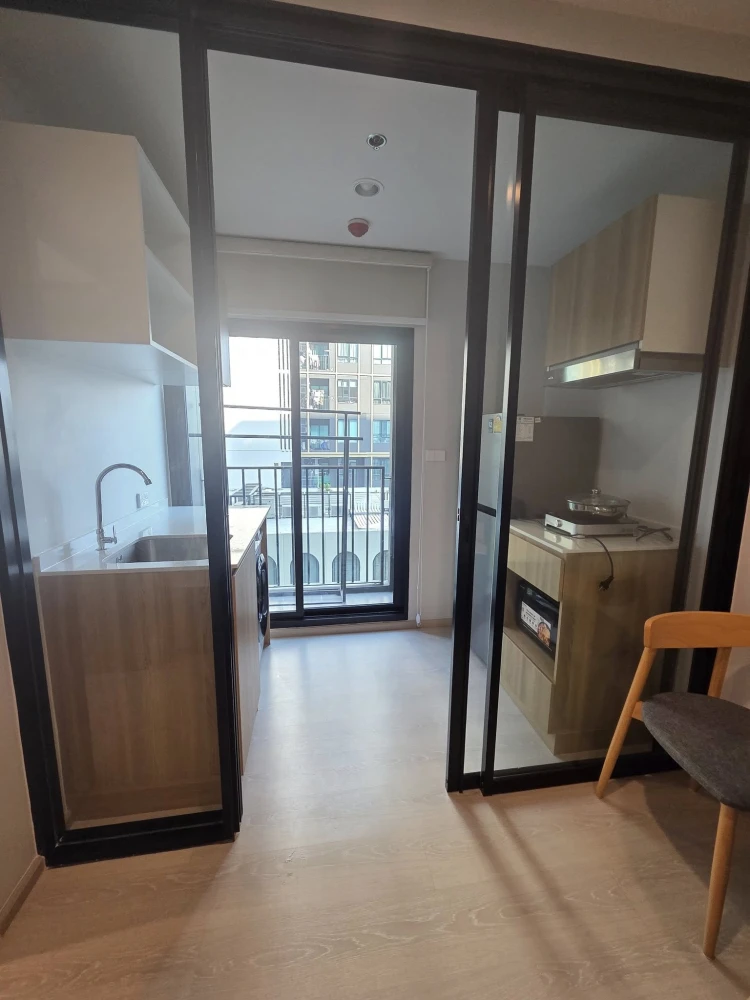 For rent: Nue Connex Don Mueang. Pool view, cool and comfortable room, no direct sunlight. Includes blackout curtains, sheer curtains, and UV-blocking