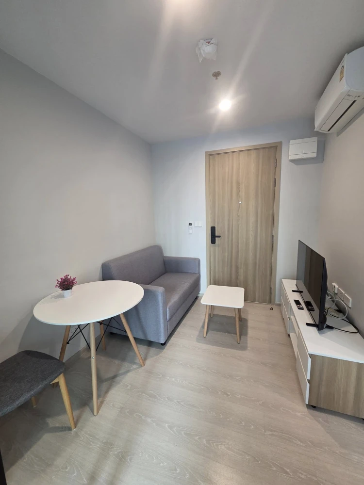 For rent: Nue Connex Don Mueang. Pool view, cool and comfortable room, no direct sunlight. Includes blackout curtains, sheer curtains, and UV-blocking