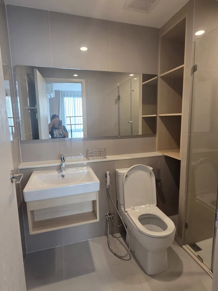 For rent: Nue Connex Don Mueang. Pool view, cool and comfortable room, no direct sunlight. Includes blackout curtains, sheer curtains, and UV-blocking