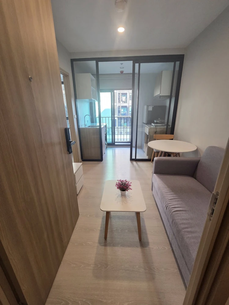 For rent: Nue Connex Don Mueang. Pool view, cool and comfortable room, no direct sunlight. Includes blackout curtains, sheer curtains, and UV-blocking