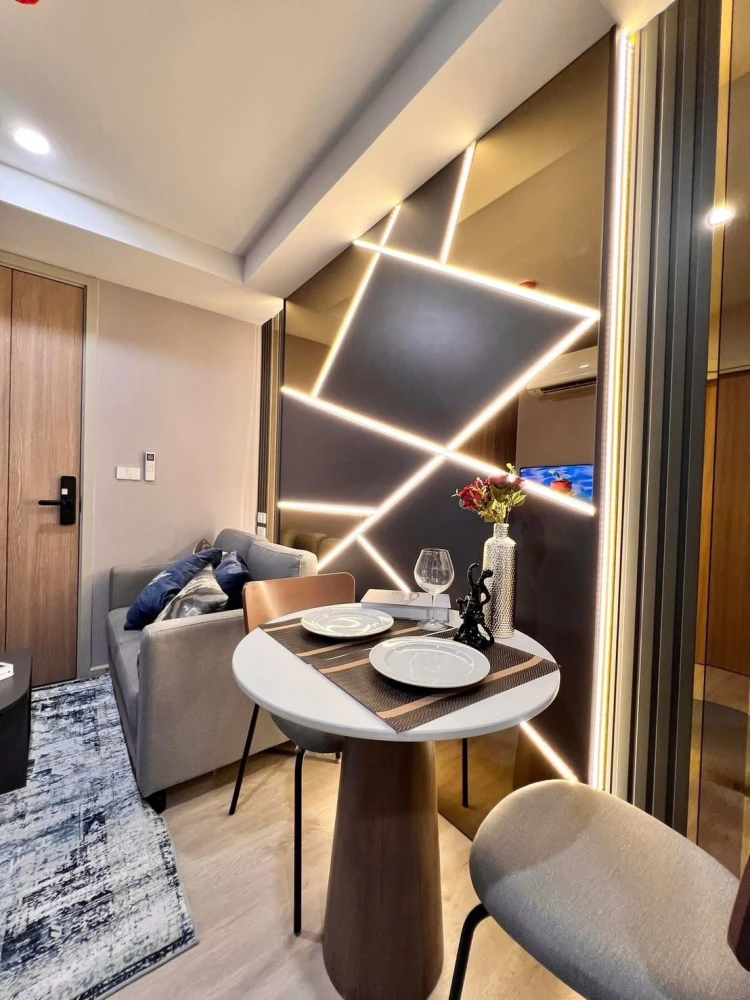 For rent: NUE CORE KHU KHOT STATION ~Modern Luxury~ Luxuriously decorated room with pool view. Book now!